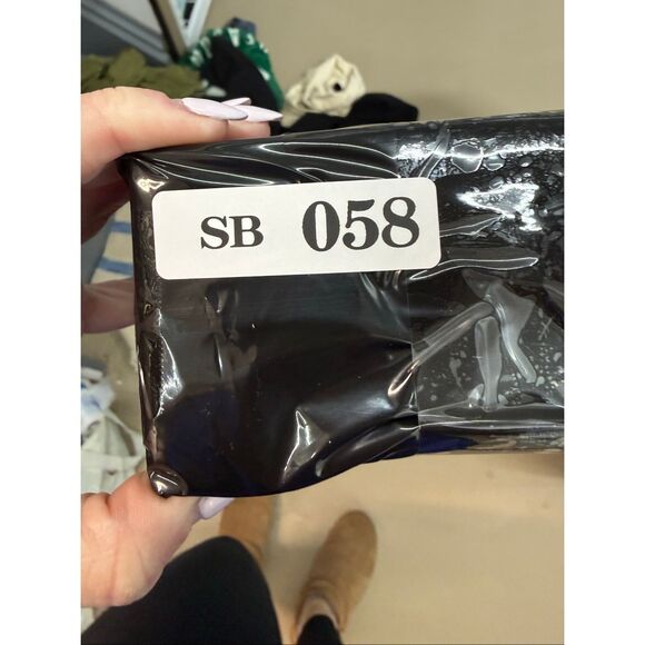 WHITE MOUNTAIN Footbeds Leather Strappy Sandals - Picture 6 of 6